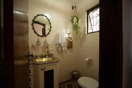 Casa para alugar com 700m², 6 quartos e 8 vagasBanheiro Social