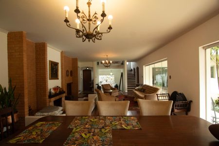 Casa para alugar com 700m², 6 quartos e 8 vagasSala