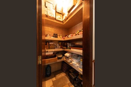 Casa para alugar com 700m², 6 quartos e 8 vagasDespensa