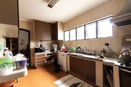 Casa para alugar com 700m², 6 quartos e 8 vagasCozinha