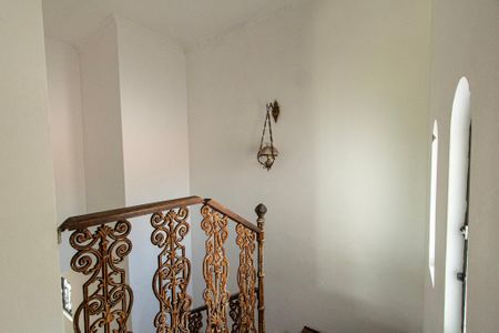 Casa para alugar com 700m², 6 quartos e 8 vagasEscada