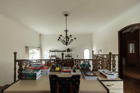 Casa para alugar com 700m², 6 quartos e 8 vagasEscritório