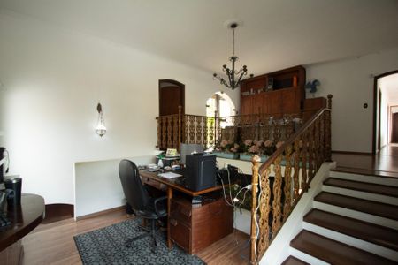 Casa para alugar com 700m², 6 quartos e 8 vagasEscritório