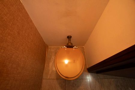 Casa para alugar com 700m², 6 quartos e 8 vagasLavabo da sala