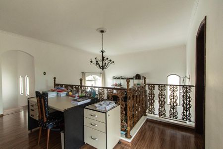 Casa para alugar com 700m², 6 quartos e 8 vagasEscritório