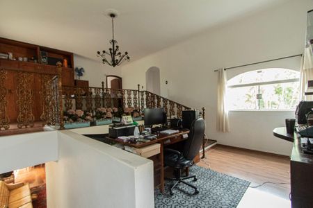 Casa para alugar com 700m², 6 quartos e 8 vagasEscritório