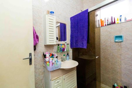 Casa à venda com 330m², 2 quartos e 2 vagasBanheiro