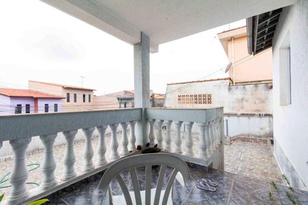 Casa à venda com 330m², 2 quartos e 2 vagasQuintal e Varanda
