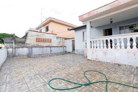 Casa à venda com 330m², 2 quartos e 2 vagasQuintal e Varanda