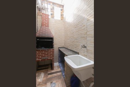 Casa de condomínio à venda com 60m², 2 quartos e 1 vagaÁrea de Serviço e Churrasqueira
