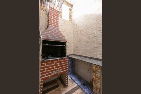 Casa de condomínio à venda com 60m², 2 quartos e 1 vagaÁrea de Serviço e Churrasqueira