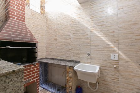 Casa de condomínio à venda com 60m², 2 quartos e 1 vagaÁrea de Serviço e Churrasqueira