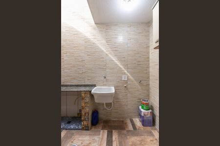 Casa de condomínio à venda com 60m², 2 quartos e 1 vagaÁrea de Serviço e Churrasqueira