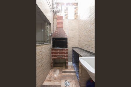 Casa de condomínio à venda com 60m², 2 quartos e 1 vagaÁrea de Serviço e Churrasqueira