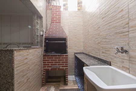 Casa de condomínio à venda com 60m², 2 quartos e 1 vagaÁrea de Serviço e Churrasqueira