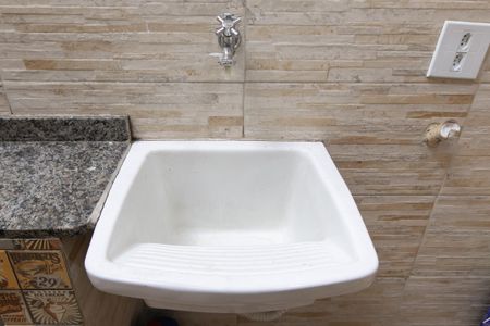 Casa de condomínio à venda com 60m², 2 quartos e 1 vagaÁrea de Serviço e Churrasqueira