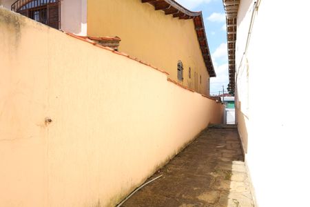 Casa para alugar com 400m², 4 quartos e 6 vagasCorredor lateral