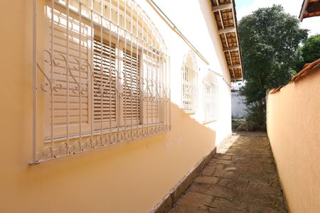 Casa para alugar com 400m², 4 quartos e 6 vagasCorredor lateral