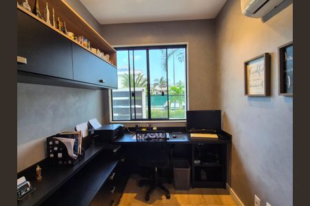 Casa de condomínio à venda com 300m², 4 quartos e 1 vagaEscritorio