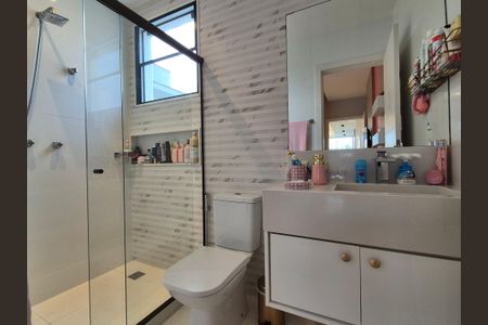 Casa de condomínio à venda com 300m², 4 quartos e 1 vagaBanheiro da Suíte 4