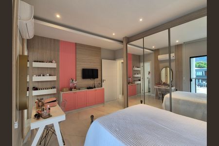 Casa de condomínio à venda com 300m², 4 quartos e 1 vagaSuite 4