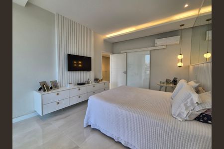 Casa de condomínio à venda com 300m², 4 quartos e 1 vagaSuite 2