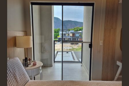 Casa de condomínio à venda com 300m², 4 quartos e 1 vagaSuite 4 - sacada