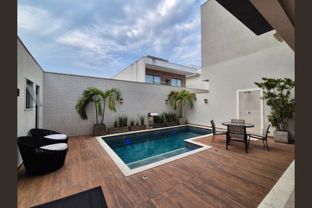 Casa de condomínio à venda com 300m², 4 quartos e 1 vagaÁrea externa