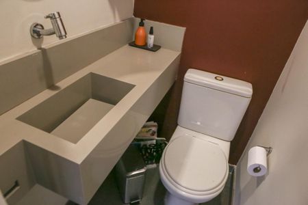 Casa de condomínio à venda com 250m², 3 quartos e 2 vagasLavabo