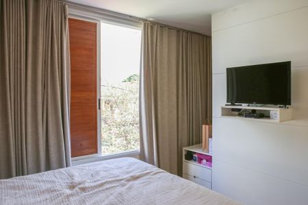 Casa de condomínio à venda com 250m², 3 quartos e 2 vagasSuíte 1