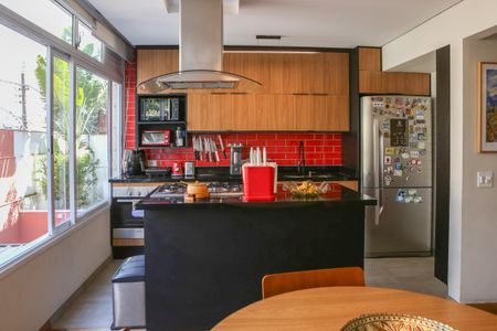 Casa de condomínio à venda com 250m², 3 quartos e 2 vagasCozinha