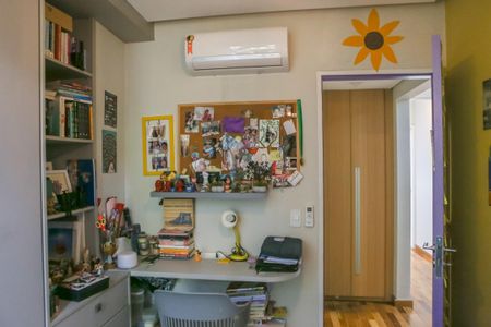 Casa de condomínio à venda com 250m², 3 quartos e 2 vagasQuarto 