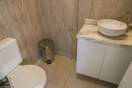 Casa de condomínio à venda com 250m², 3 quartos e 2 vagasBanheiro da Churrasqueira