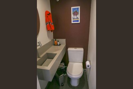 Casa de condomínio à venda com 250m², 3 quartos e 2 vagasLavabo