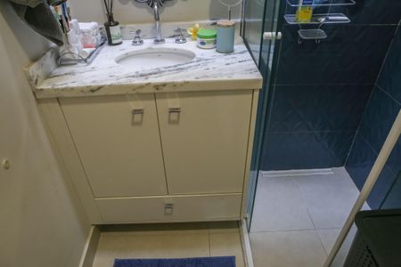 Casa de condomínio à venda com 250m², 3 quartos e 2 vagasBanheiro Social