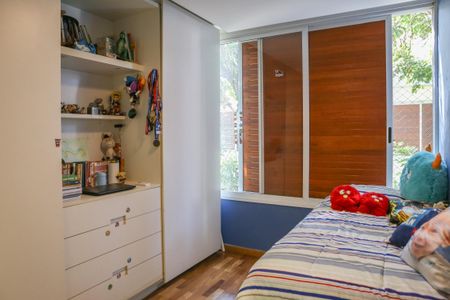 Casa de condomínio à venda com 250m², 3 quartos e 2 vagasSuíte 2