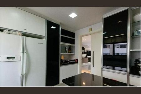 Apartamento à venda com 177m², 3 quartos e 3 vagasFoto 01