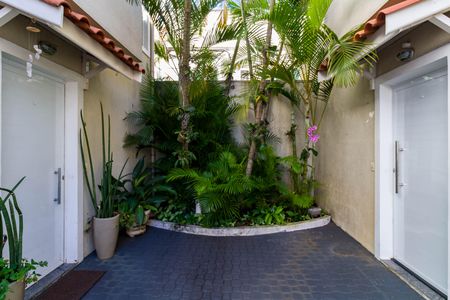Casa de condomínio à venda com 70m², 2 quartos e 1 vaga Casa de condomínio à venda com 70m², 2 quartos e 1 vagaÁrea Externa