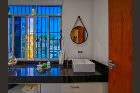 Casa à venda com 247m², 5 quartos e 2 vagasLavabo