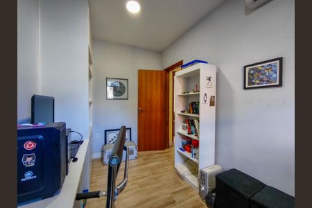 Casa à venda com 247m², 5 quartos e 2 vagasQuarto 4
