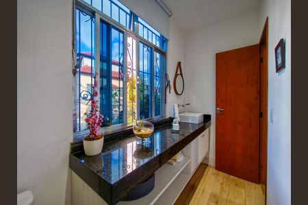 Casa à venda com 247m², 5 quartos e 2 vagasLavabo