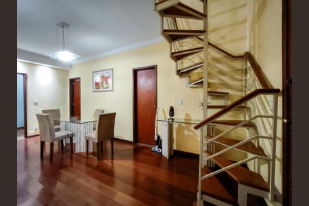 Casa à venda com 247m², 5 quartos e 2 vagasSala