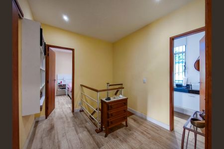 Casa à venda com 247m², 5 quartos e 2 vagasHall social