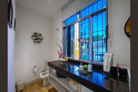 Casa à venda com 247m², 5 quartos e 2 vagasLavabo