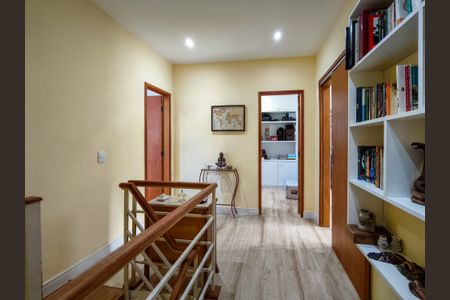 Casa à venda com 247m², 5 quartos e 2 vagasHall social