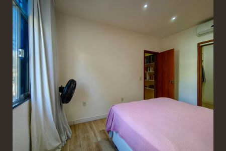 Casa à venda com 247m², 5 quartos e 2 vagasSuíte