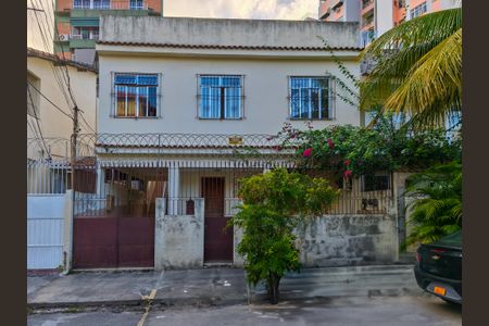 Casa à venda com 247m², 5 quartos e 2 vagasFachada