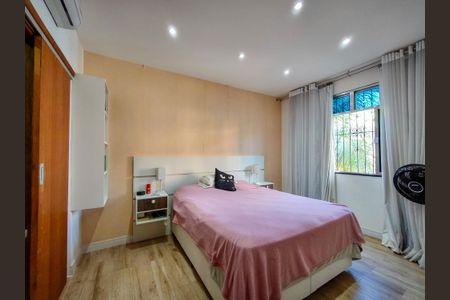 Casa à venda com 247m², 5 quartos e 2 vagasSuíte