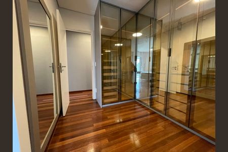 Apartamento à venda com 171m², 3 quartos e 3 vagasCloset da suíte 1