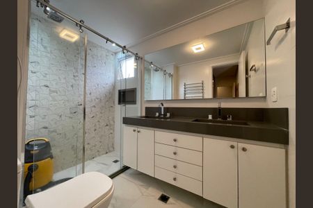 Apartamento à venda com 171m², 3 quartos e 3 vagasBanheiro da Suíte 1